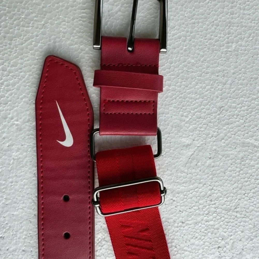 Nike NWOT Red Adjustable Baseball/Softball Belt 3.0‎
